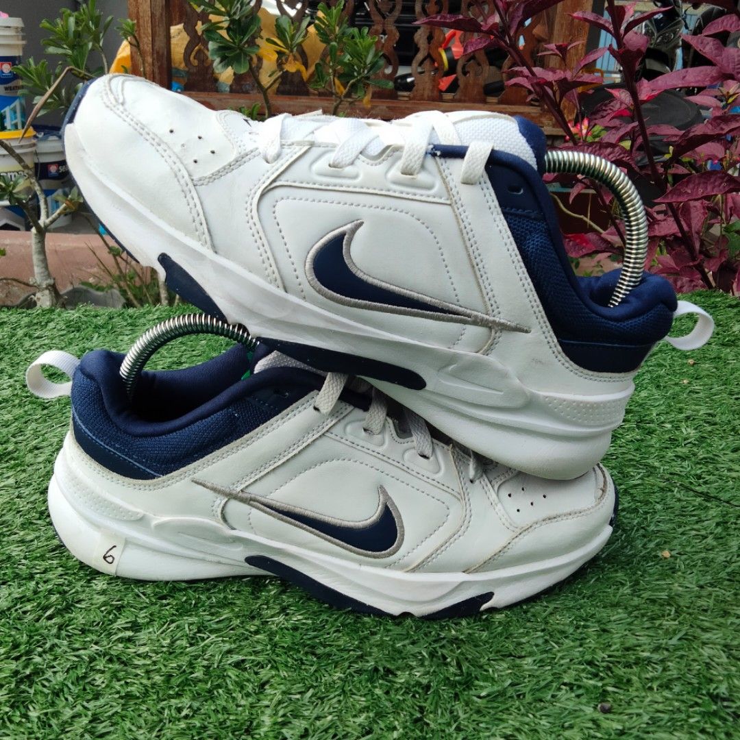 Nike air online monarch 40