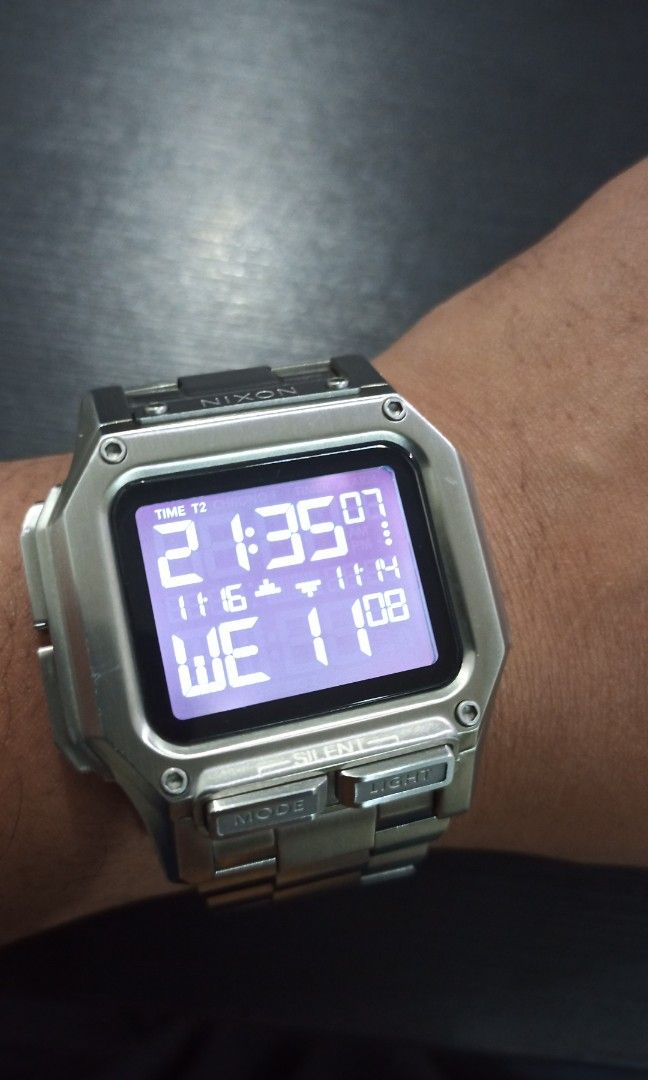 Nixon regulus hotsell size