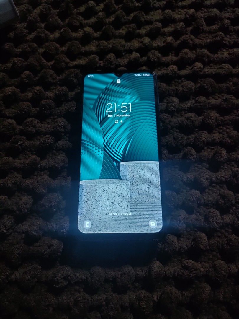 No issues po with charger original po😊 (Category: Samsung) located in Iba. Submitted by mikamidetsu2066 (Listing ID 1264586725, Image 3). Description: pm Po no issues with charger original 😊.