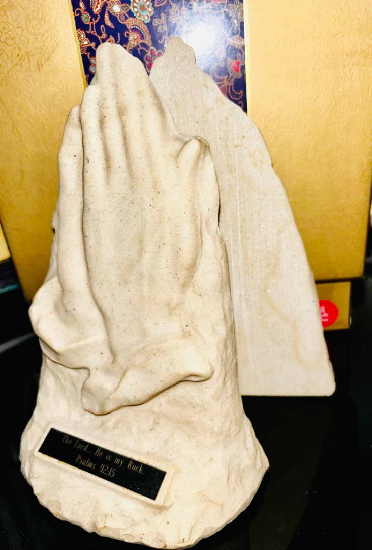 Praying hands bookend with Christian verse, Furniture & Home Living