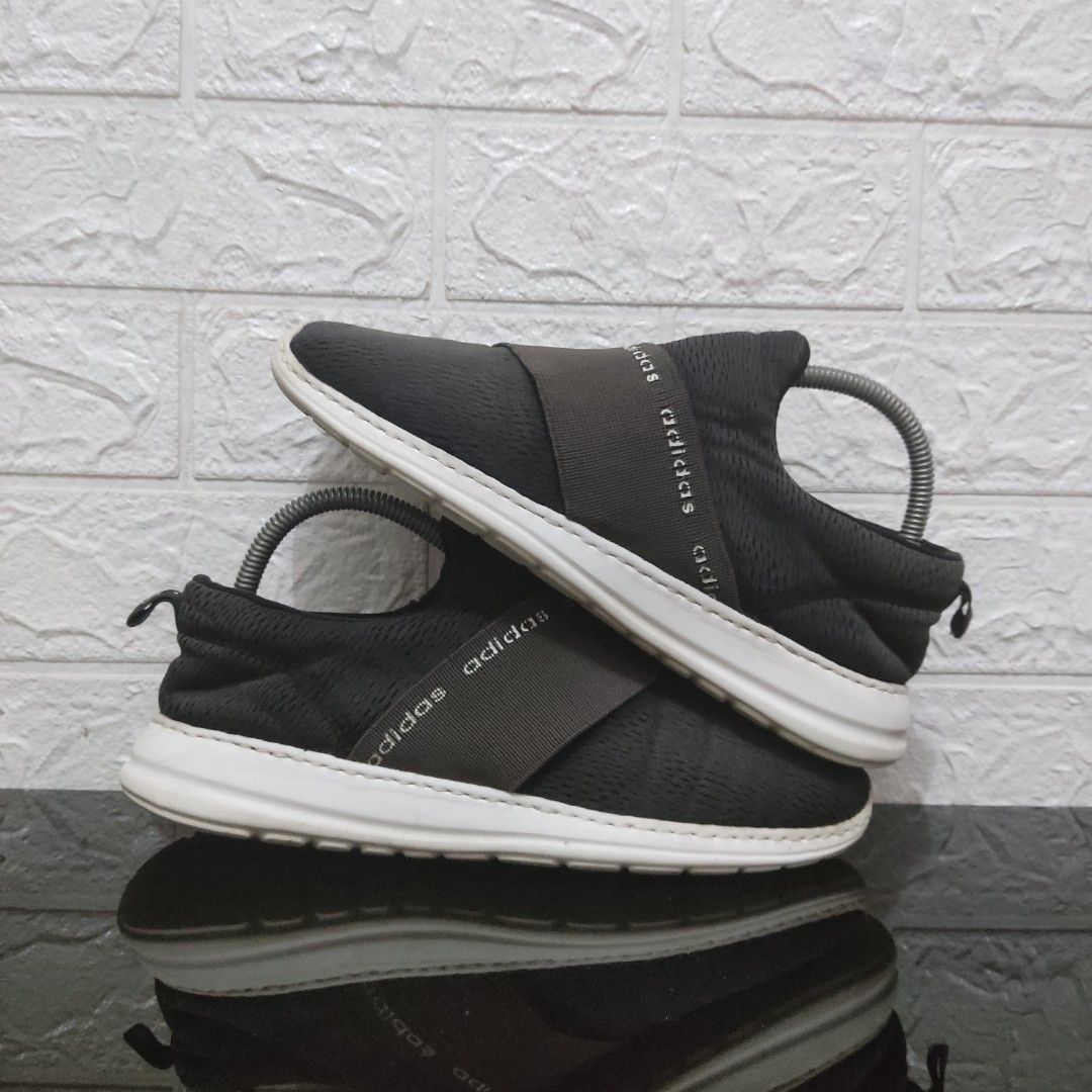 Sepatu Adidas slip on size 40 5 original second Fesyen Wanita
