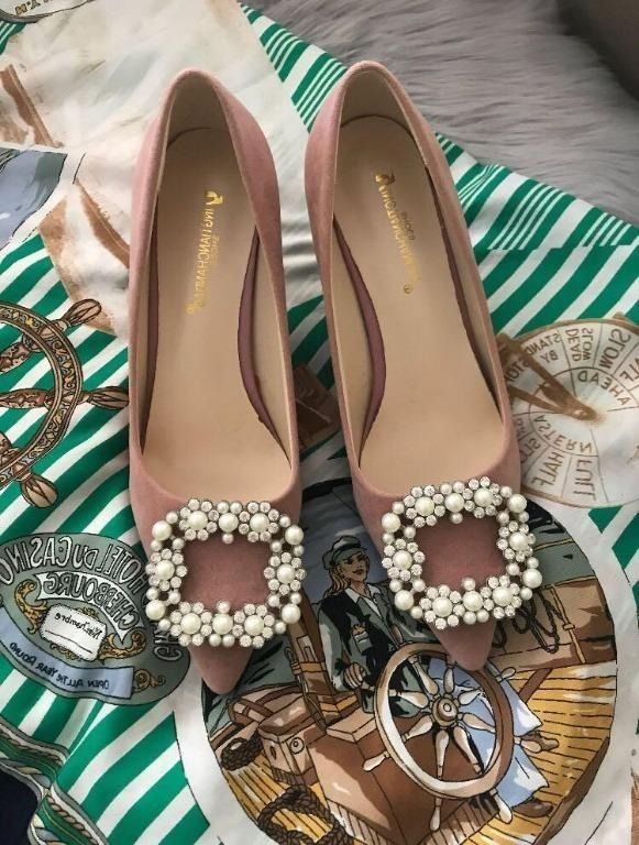 High discount heels size
