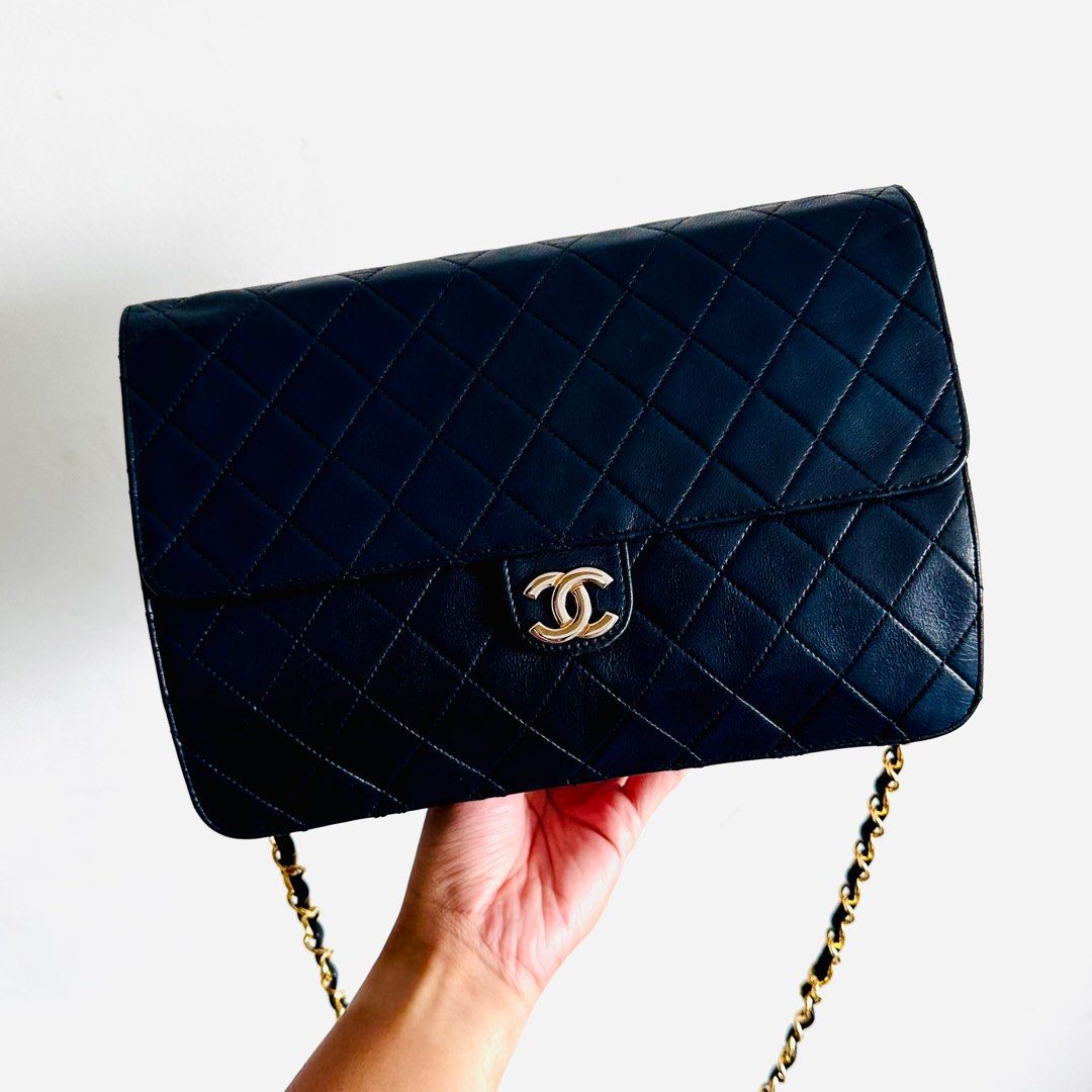 STEAL 🥰 Chanel Navy Blue GHW Classic Medium Square Single Flap