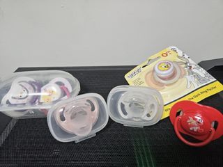 Take all! Tommee Tippee, Avent, Looney Tunes Pacifiers