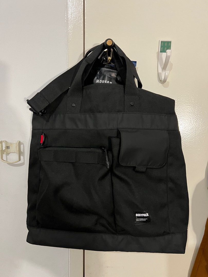 Tas Bodypack Duncan model Tote Bag, Barang Mewah, Tas & Dompet di Carousell