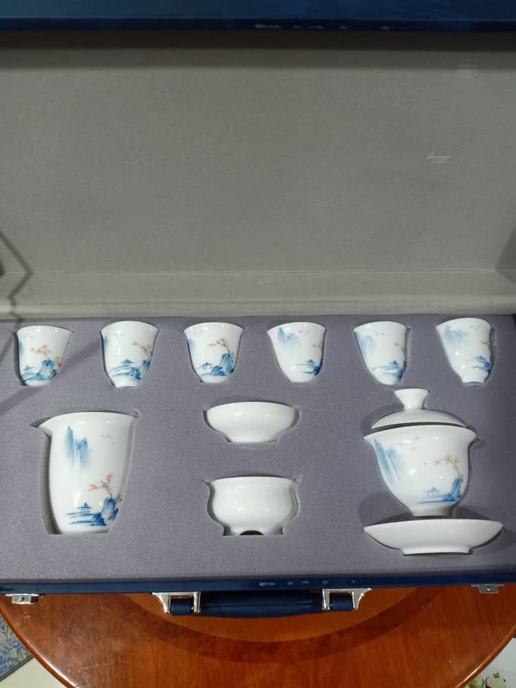 Tea set (Category: Coffee & Tea Tableware) located in Kuala Lumpur. Submitted by adha20 (Listing ID 1264576521, Image 1). Description: Original from china item lucky draw Brand new Nice tea set and classic.