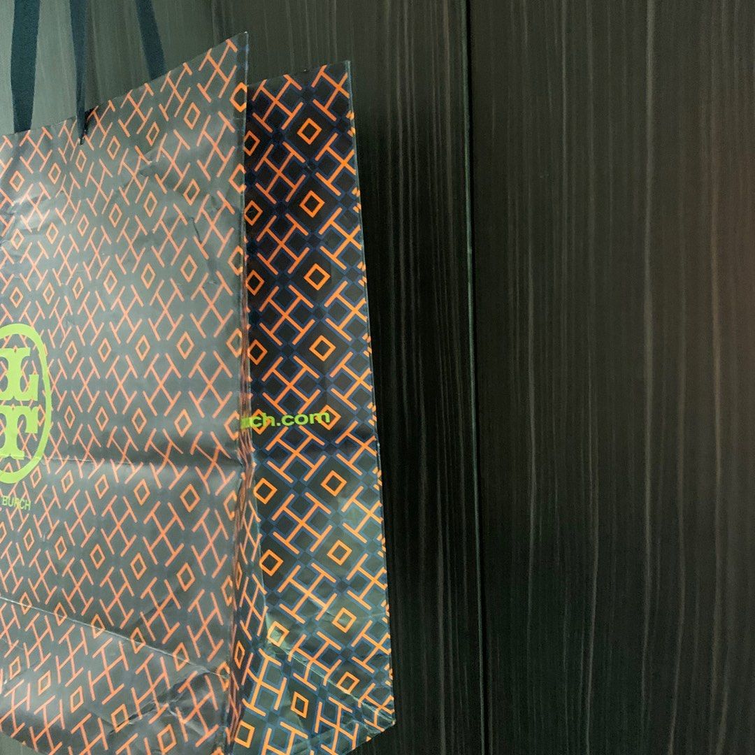 Tory Burch XL Paperbag (Category: Luxury Bags & Wallets) located in Manila. Submitted by thekidshop (Listing ID 1262440344, Image 2). Description: From Tory Burch USA.