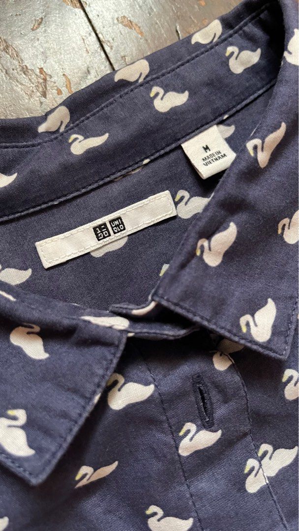 Uniqlo Patterned Long-sleeve Button down (Category: Longsleeves) located in Quezon City. Submitted by _pbmt (Listing ID 1264495322, Image 2). Description: 18.5 x 25 (front), 26 (back) shoulders: 14 sleeves: 22 Strictly no meet-ups MOPs: BPI/Gcash/Maya.