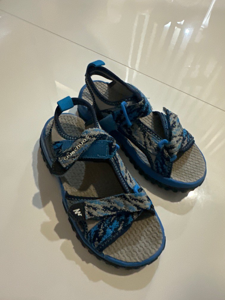 Kids best sale outdoor sandals