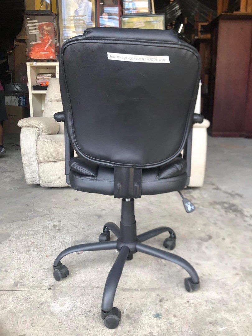 YAMAZEN OFFICE LEATHER black swivel chair, Furniture & Home Living, Furniture, Chairs on Carousell