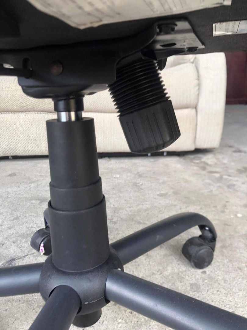 YAMAZEN OFFICE LEATHER black swivel chair, Furniture & Home Living, Furniture, Chairs on Carousell