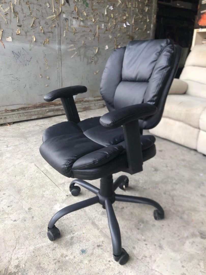 YAMAZEN OFFICE LEATHER black swivel chair, Furniture & Home Living, Furniture, Chairs on Carousell