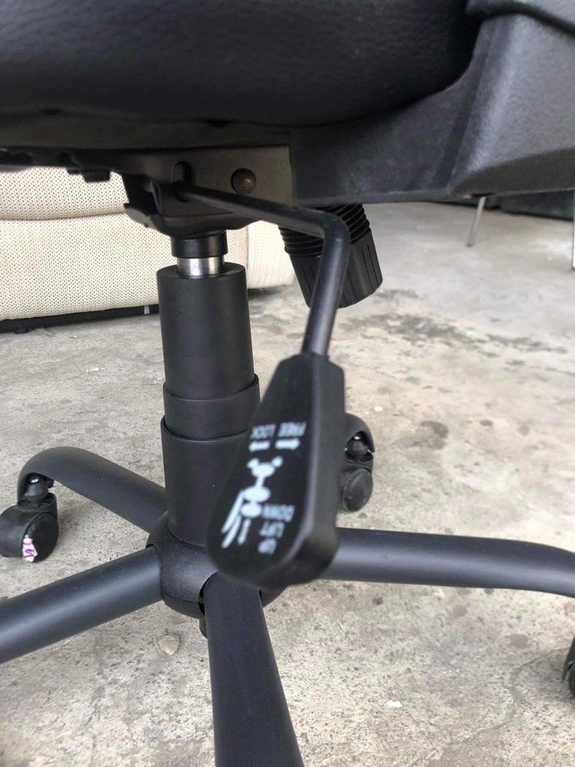 YAMAZEN OFFICE LEATHER black swivel chair, Furniture & Home Living, Furniture, Chairs on Carousell