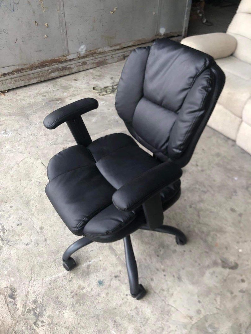 YAMAZEN OFFICE LEATHER black swivel chair, Furniture & Home Living, Furniture, Chairs on Carousell