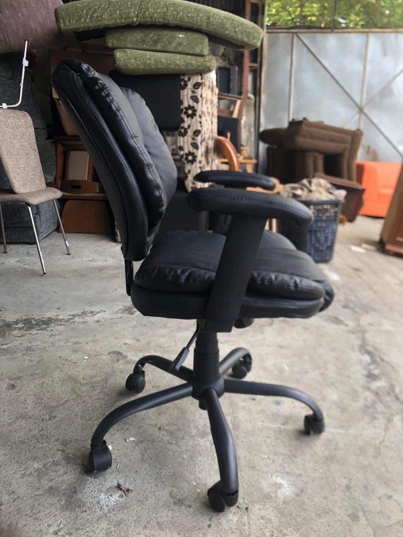 YAMAZEN OFFICE LEATHER black swivel chair, Furniture & Home Living, Furniture, Chairs on Carousell