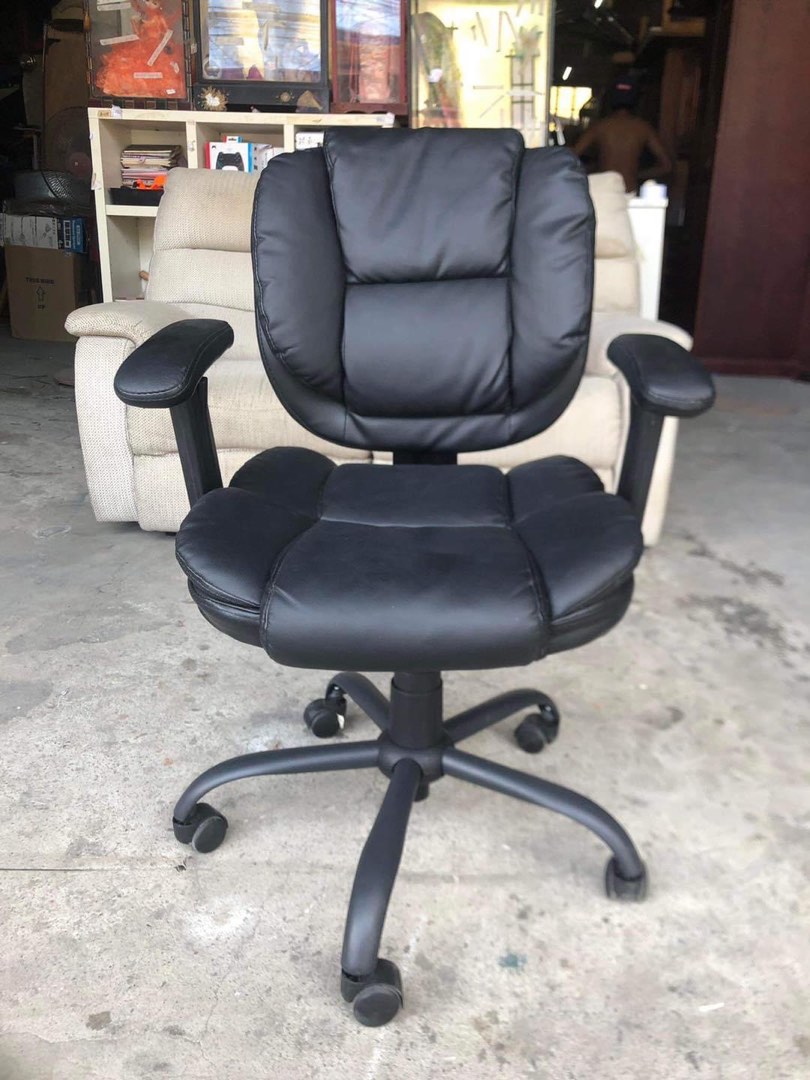 YAMAZEN OFFICE LEATHER black swivel chair, Furniture & Home Living, Furniture, Chairs on Carousell