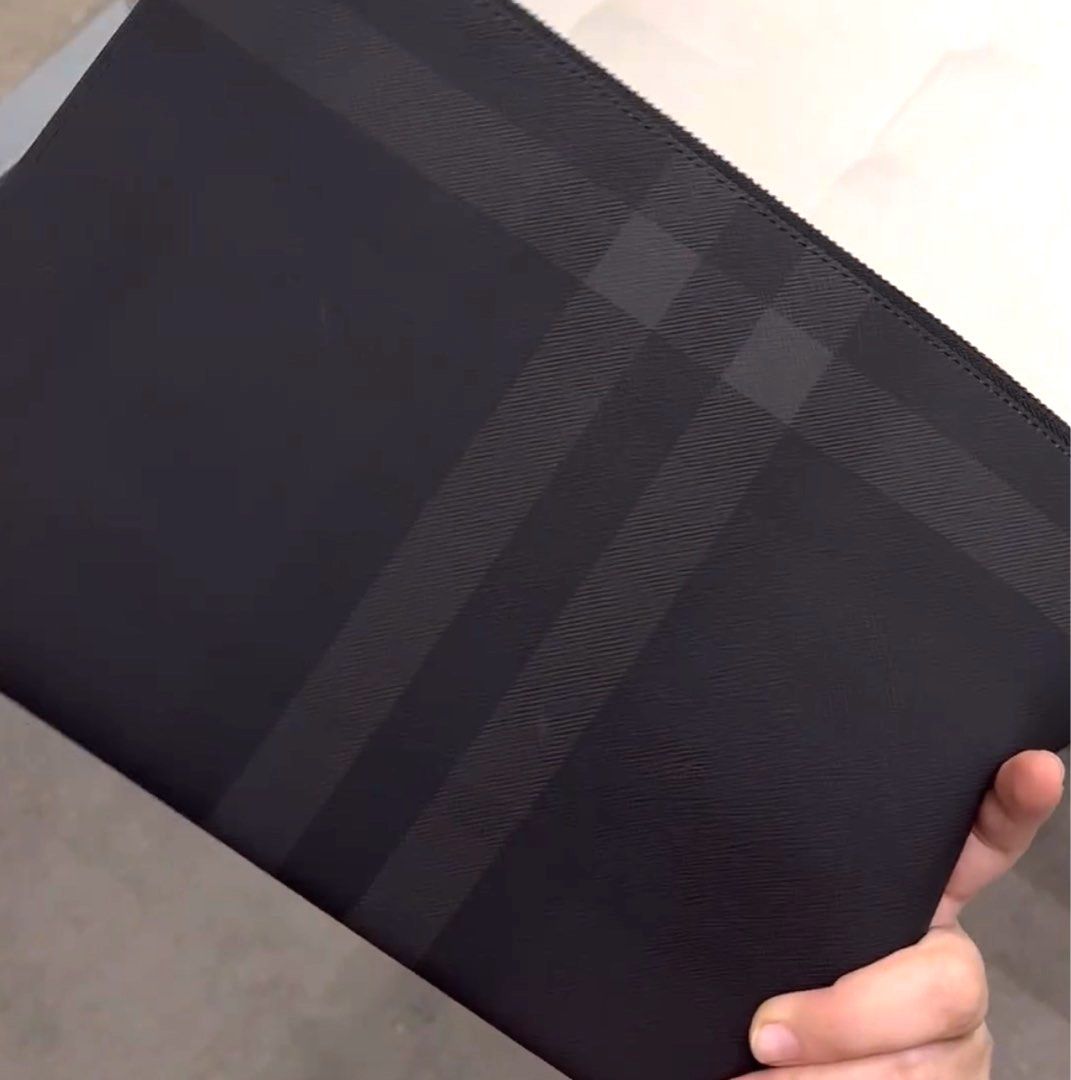 Burberry clutch sale 2025