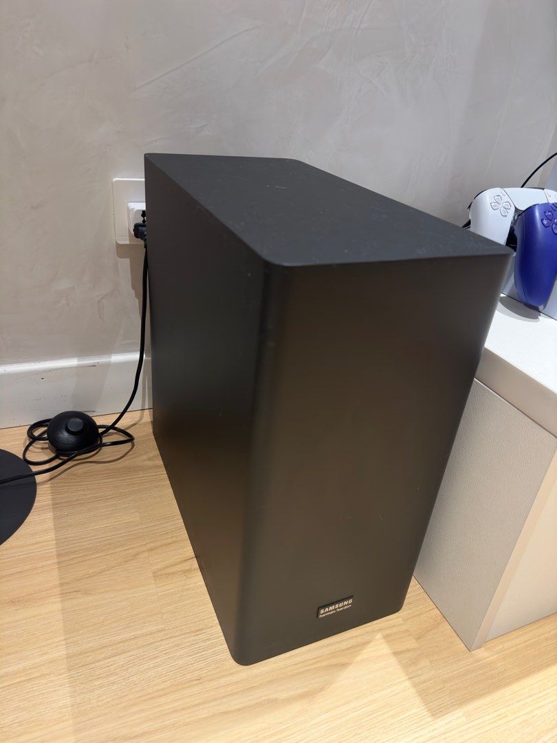 7.1.4 Samsung soundbar HW Q90R X Harmon Kardon Audio Soundbars