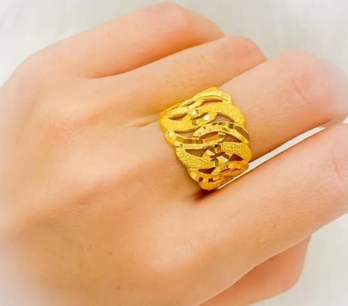 Double twist outlet ring