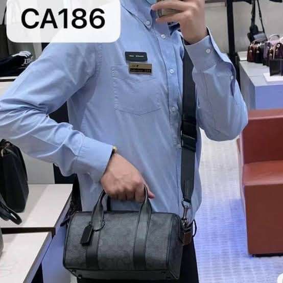 🇺🇲 Authentic Coach Gotham Crossbody bag (Category: Luxury Bags & Wallets) located in Santa Cruz. Submitted by janelovebagswatchesshoesph (Listing ID 1264681442, Image 2). Description: Complete inclusions 100% Authentic With tag paper bag dust bag cards and gift receipt U.S..
