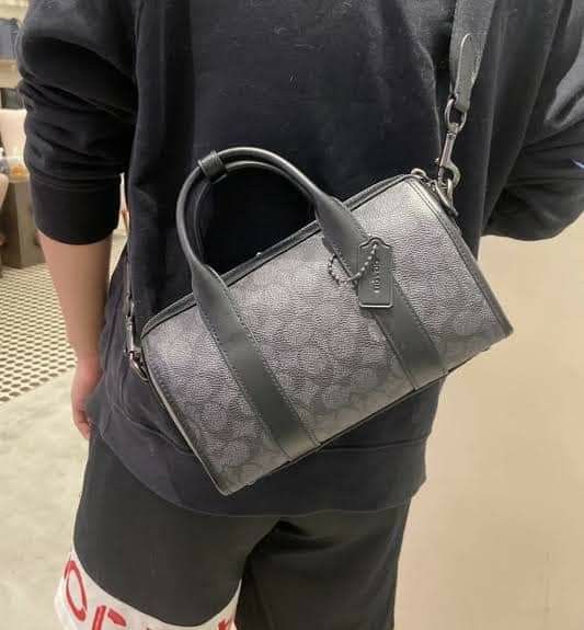 🇺🇲 Authentic Coach Gotham Crossbody bag (Category: Luxury Bags & Wallets) located in Santa Cruz. Submitted by janelovebagswatchesshoesph (Listing ID 1264681442, Image 3). Description: Complete inclusions 100% Authentic With tag paper bag dust bag cards and gift receipt U.S..