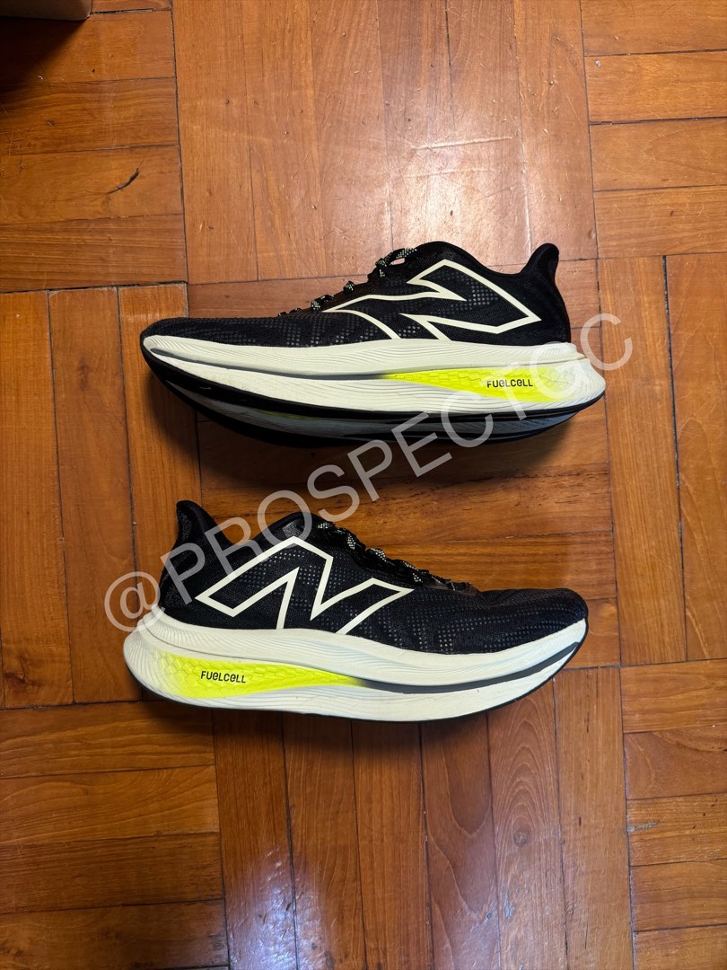 中古USED — NEW BALANCE FUELCELL SUPERCOMP TRAINER V2 US10.5跑步鞋