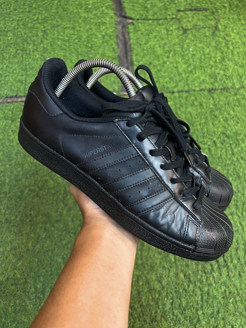 Superstar all black outlet on feet