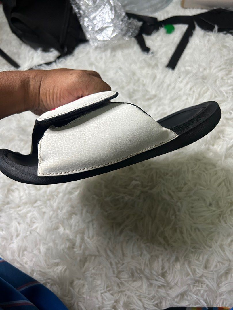 Jordan hydro store 7 on feet