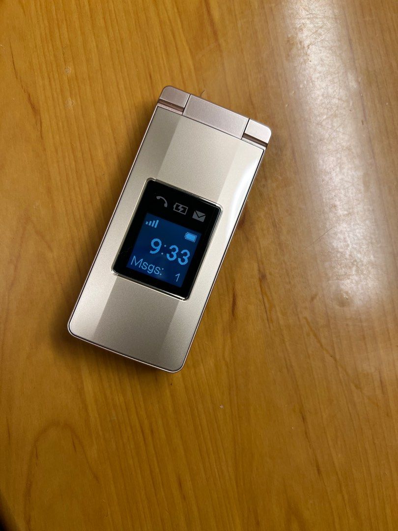 Aquos sharp 807SH JAPAN FLIP PHONE OPEN LINE (Category: Android Others) located in Quezon City. Submitted by ryotada (Listing ID 1264735182, Image 3). Description: Aquos sharp 807SH JAPAN FLIP PHONE OPEN LINE Complete with box and dock Open line can use any simcard IPS5/8 water resistance Slightly use still smooth no dents Price 7,500 fixed Can do shipping or meet up only sm fairview Infos > https://jp.sharp/products/kantan-keitai-10/index.html .