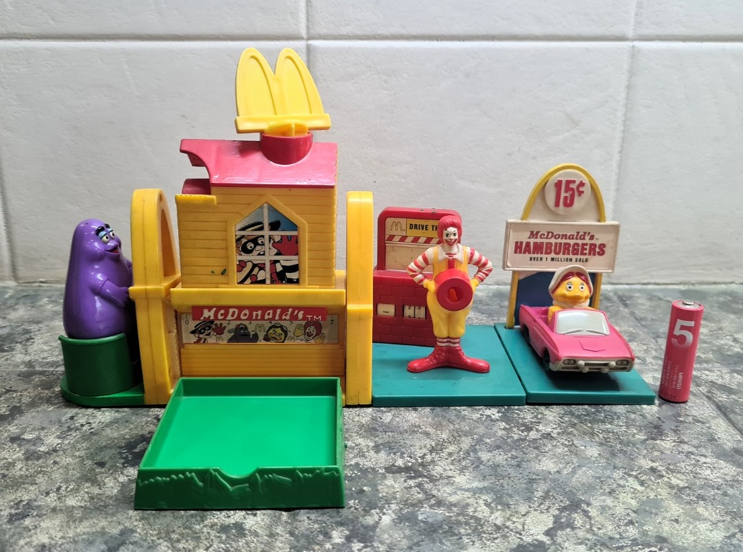 BACK TO SCHOOL COMPLETE SET 2000 McDonald s Happy Meal Toys Series Hobbies Toys Toys Games on Carousell