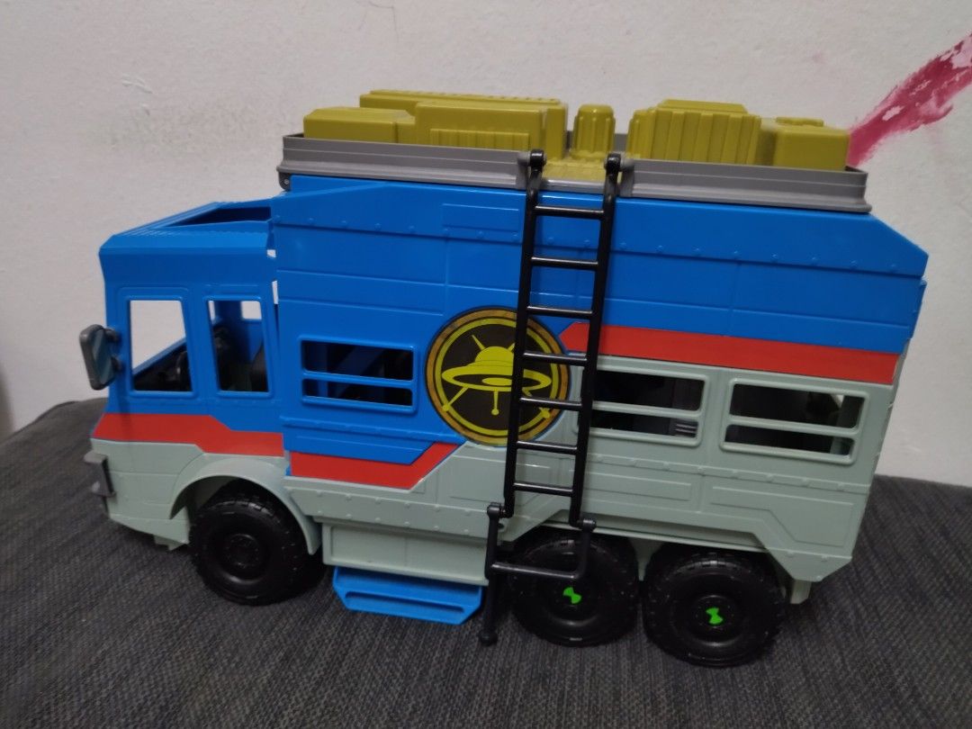 Ben 10 Rustbucket Deluxe Transforming Vehicle Playset