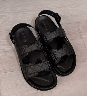 (BN) black quiltted sandals size 39