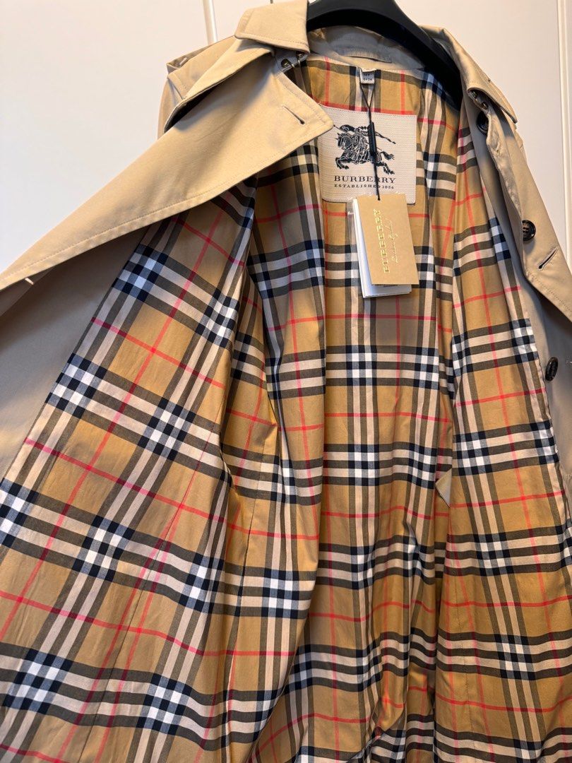 Burberry Trench coat 14Y童裝乾濕褸164cm, 名牌, 服裝- Carousell