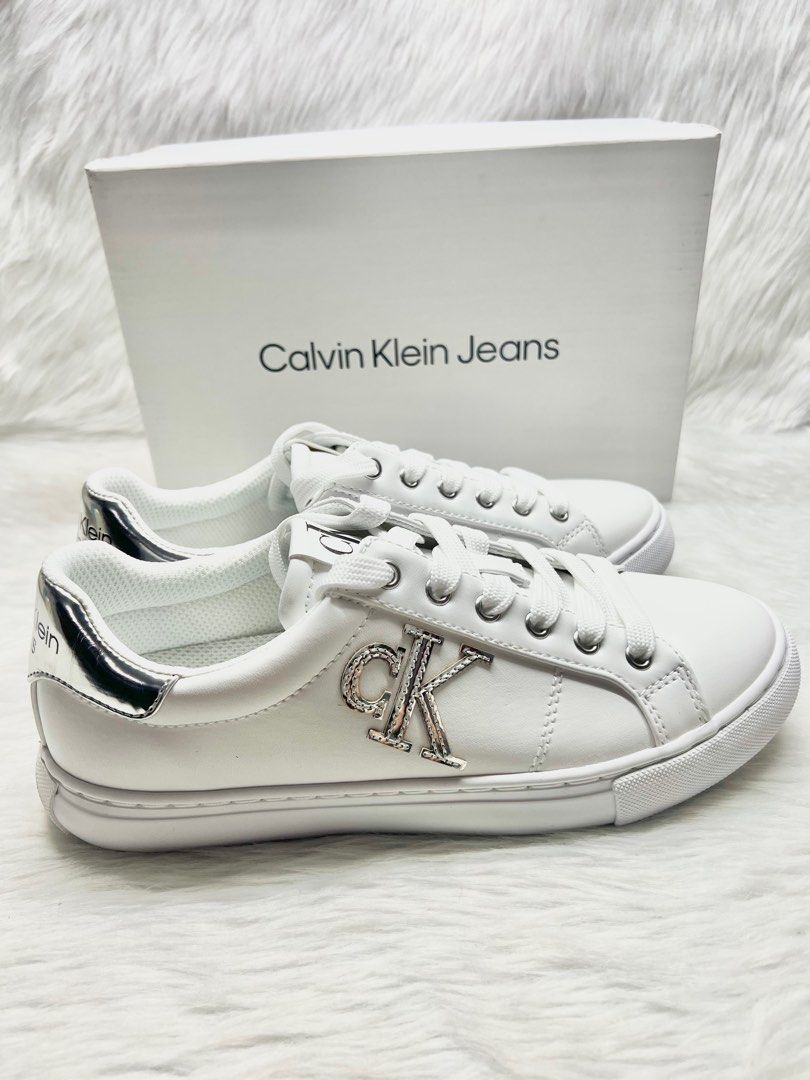 Calvin Klein CK Women's Calysse White Lace Up Sneakers. Size 7 US. 🖤🩶🤍,  Women's Fashion, Footwear, Sneakers on Carousell