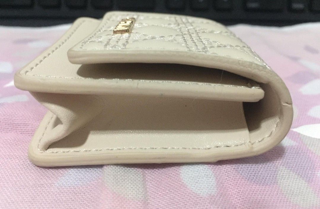 Carlyn minute Quilted Airpod Case, Women's Fashion, Bags & Wallets