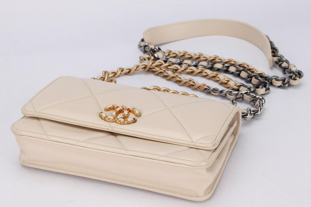 Chanel Brown Quilted Lambskin Chanel 19 Card Holder Gold Hardware, 2021  Available For Immediate Sale At Sotheby's