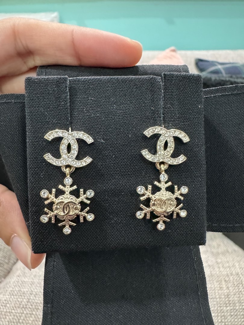 Chanel shop snowflake earrings