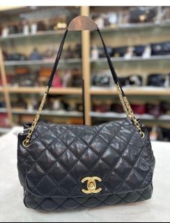 Chanel 2021 small hobo bag 流浪包, 名牌, 手袋及銀包- Carousell