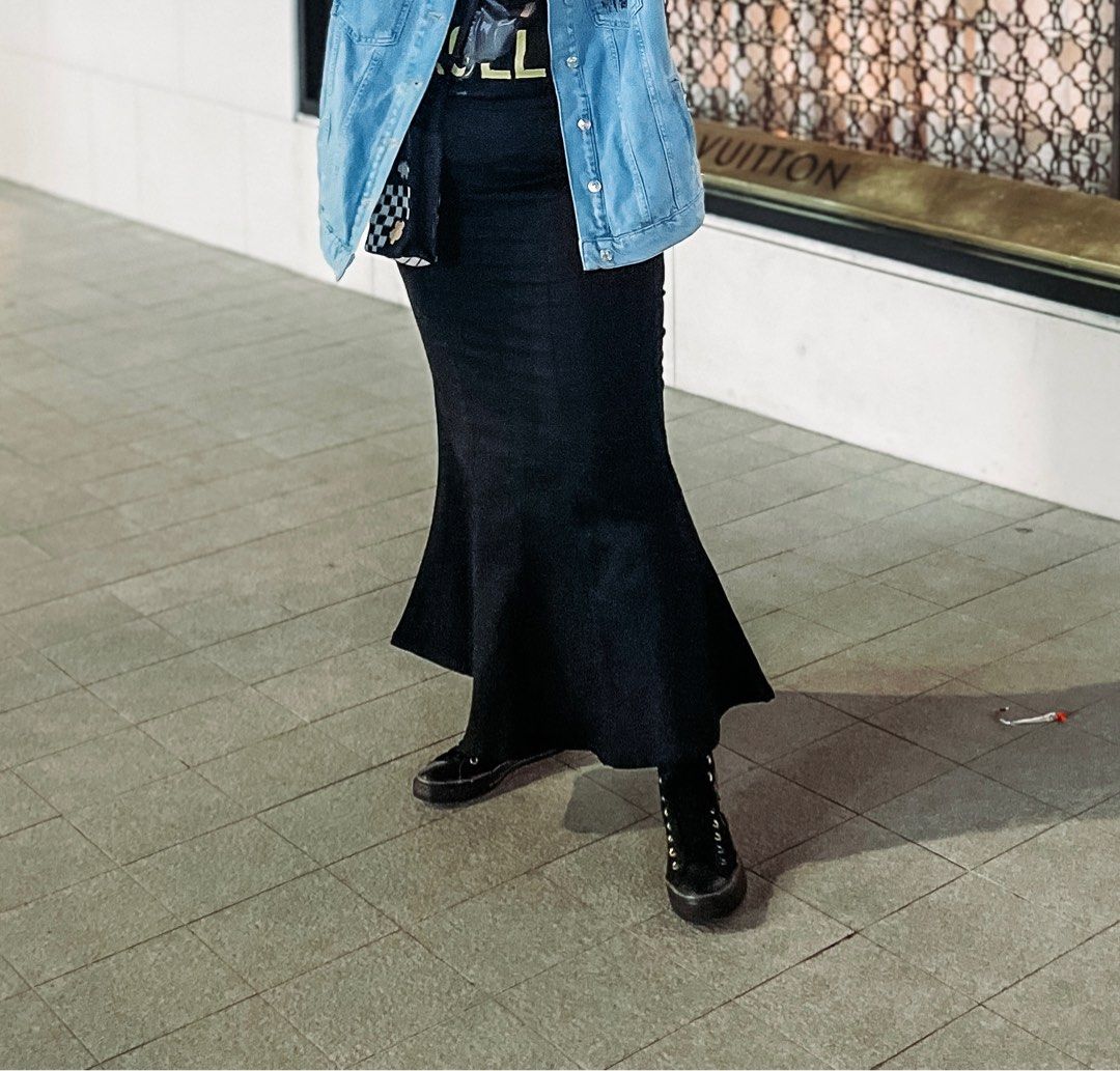 Black denim skirt outfit 64 discount