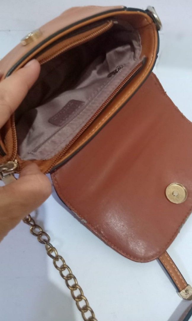 Dusto sling Bag, Fesyen Wanita, Tas Dompet di Carousell