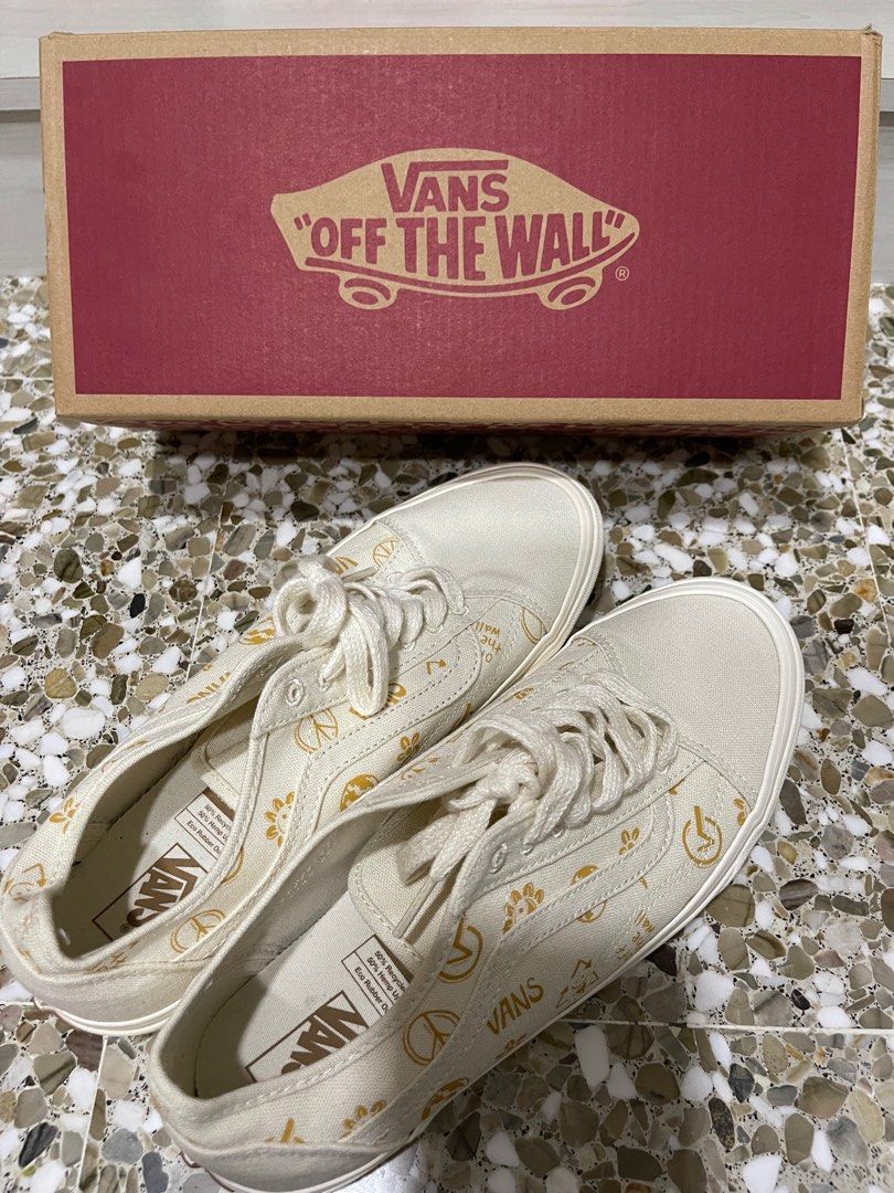 White leather vans hotsell uk