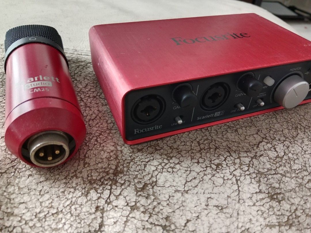 Focusrite scarlett 2i2, Audio, Microphones on Carousell