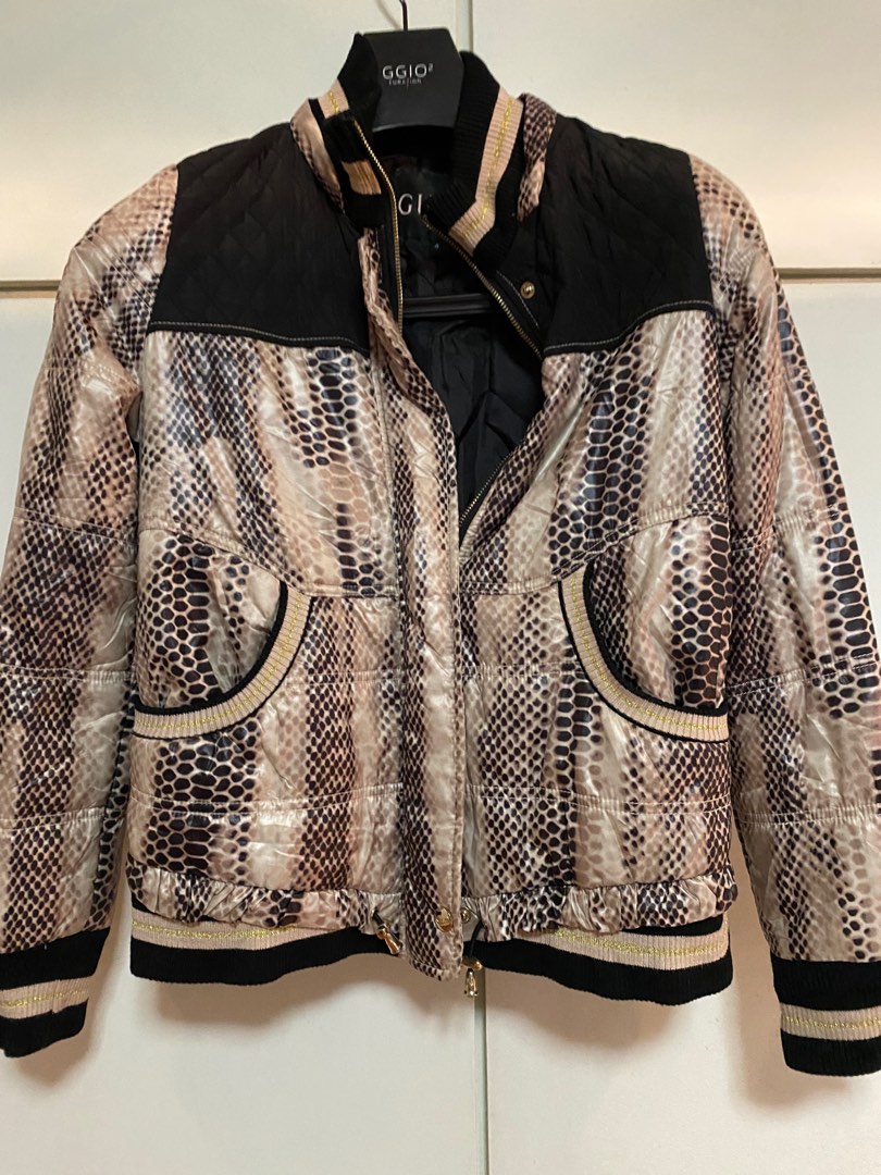 Gucci python puffer jacket Women s Fashion Coats Jackets and Outerwear on Carousell