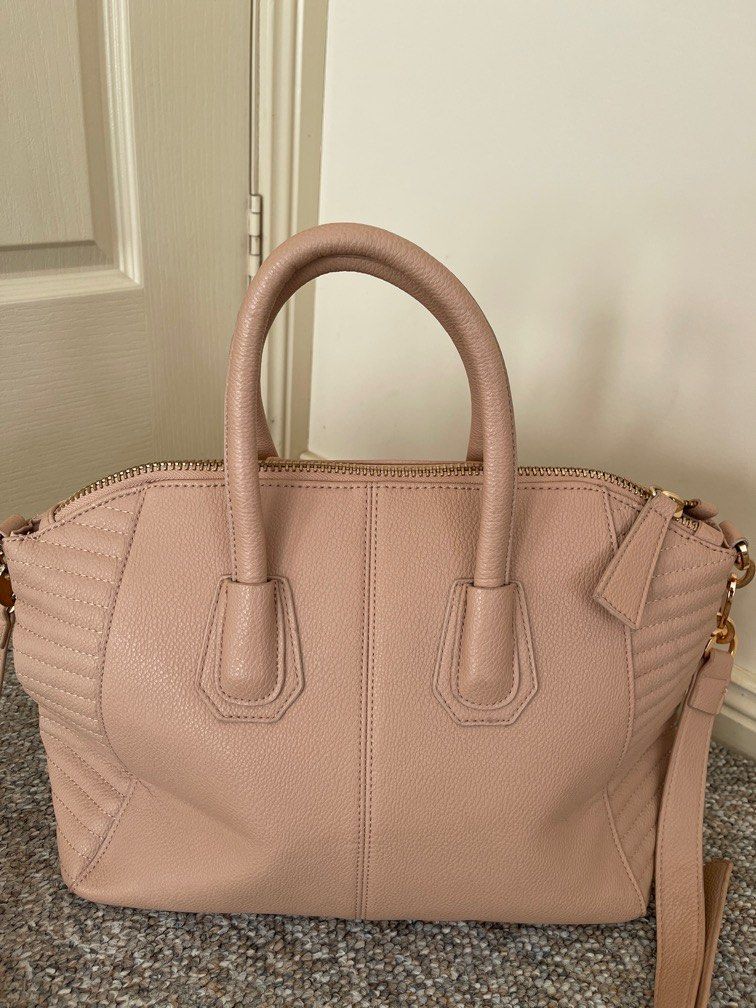Handbag (Category: Women's Bags & Wallets) located in Liverpool. Submitted by amraluckett (Listing ID 1264688268, Image 2). Description: Bardot Size L .