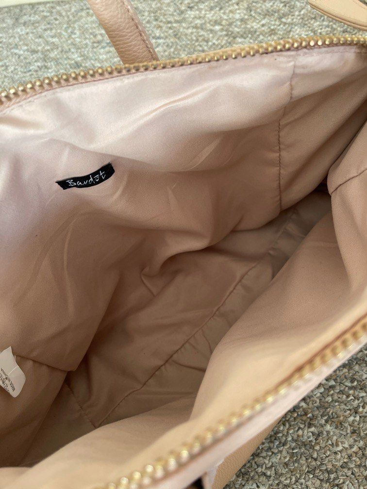 Handbag (Category: Women's Bags & Wallets) located in Liverpool. Submitted by amraluckett (Listing ID 1264688268, Image 3). Description: Bardot Size L .