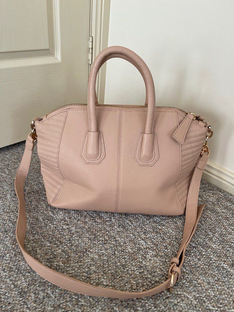 Handbag (Category: Women's Bags & Wallets) located in Liverpool. Submitted by amraluckett (Listing ID 1264688268, Image 1). Description: Bardot Size L .