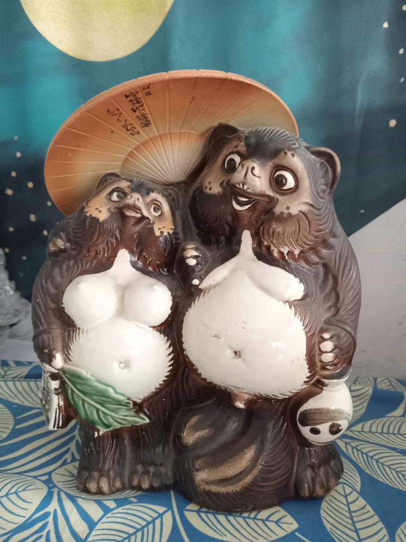 Tanuki figure top