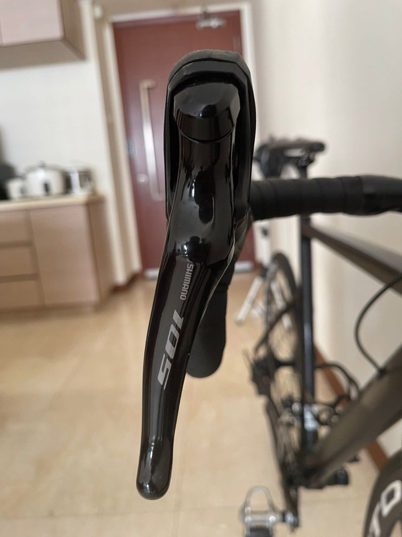 JAVA FUOCO 4 ROADBIKE (Category: Bicycles) located in Singapore. Submitted by mickeymouse2613 (Listing ID 1264623947, Image 9). Description: Moving out Sale! Frame: Full aluminum (aero design) Size: M(54) Weight: 11kg Groupset: 12 speed Shimano 105 shifter/RD/FD Crakset: Decaf crankarm / Snail Oval Chainring (50t/35t) / Shimano 105 clipless pedals Brakes: Decaf semi hydraulic (New Brakepads) Wheelset: Aluminum with Continental Ultra Sport tyres.