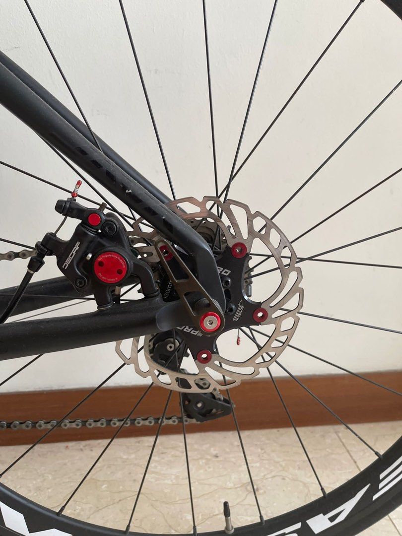 JAVA FUOCO 4 ROADBIKE (Category: Bicycles) located in Singapore. Submitted by mickeymouse2613 (Listing ID 1264623947, Image 4). Description: Moving out Sale! Frame: Full aluminum (aero design) Size: M(54) Weight: 11kg Groupset: 12 speed Shimano 105 shifter/RD/FD Crakset: Decaf crankarm / Snail Oval Chainring (50t/35t) / Shimano 105 clipless pedals Brakes: Decaf semi hydraulic (New Brakepads) Wheelset: Aluminum with Continental Ultra Sport tyres.