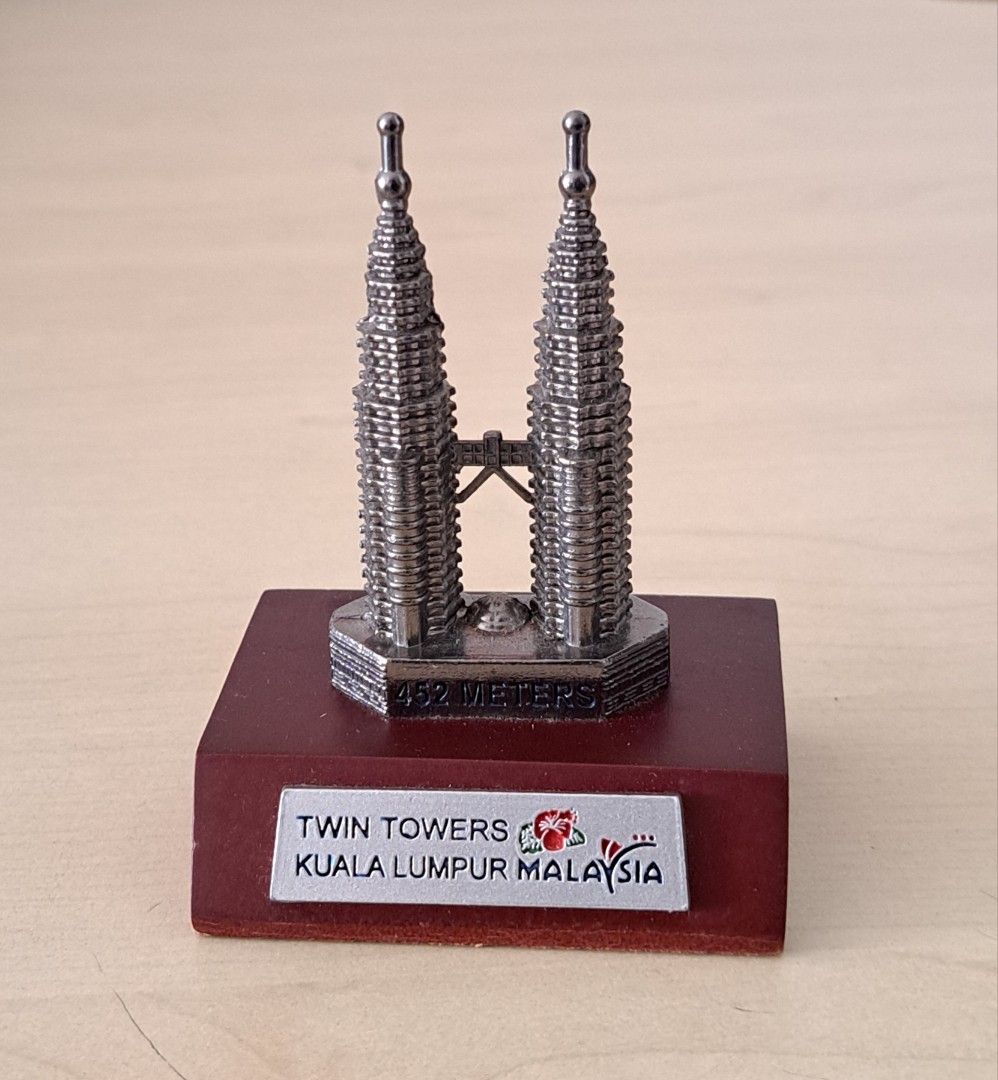 KLCC Petronas Twin Towers Asia Metal Souvenir Decorative Gift, Hobbies